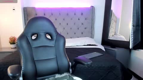 Snapshot of ayliinn_ chatting on 22, 2, 2025 Ayliinn online show from 22, 2, 2025
