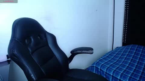 Snapshot of ayliinn_ chatting on 4, 3, 2025 Ayliinn online show from 4, 3, 2025