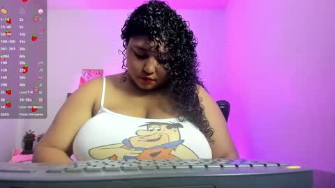 Snapshot of ayliinn_ chatting on 17, 10, 2025 Ayliinn online show from 17, 10, 2025