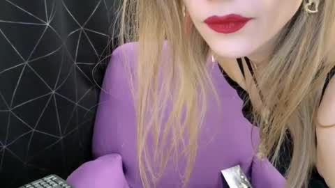 Dominatrix Queen online show from 5, 2, 2025