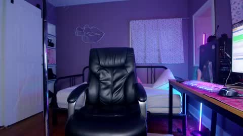 Snapshot of aynmarie chatting on 13, 2, 2025 mia rand online show from 13, 2, 2025