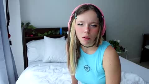 Snapshot of ayralust chatting on 8, 3, 2025 Ayra Lust online show from 8, 3, 2025