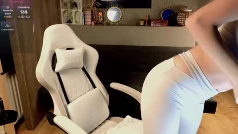 Ayreen Moore online show from 18, 9, 2025