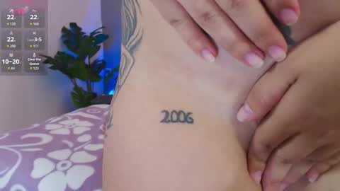 Snapshot of azaria_w chatting on 4, 10, 2025 Adriana online show from 4, 10, 2025