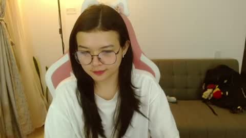 Snapshot of azu_chan chatting on 9, 7, 2026 Azu online show from 9, 7, 2026