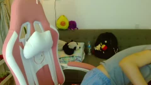 Snapshot of azu_chan chatting on 21, 7, 2026 Azu online show from 21, 7, 2026