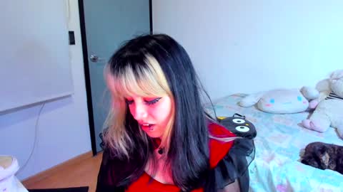 Snapshot of azu_moure chatting on 30, 12, 2024 Azu Moure online show from 30, 12, 2024