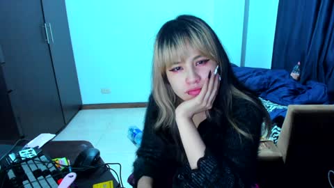 Snapshot of azu_moure chatting on 10, 1, 2025 Azu Moure online show from 10, 1, 2025