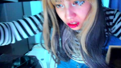 Snapshot of azu_moure chatting on 19, 1, 2025 Azu Moure online show from 19, 1, 2025