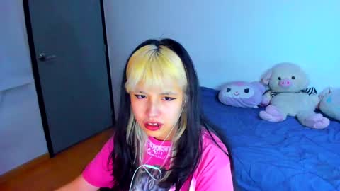 Snapshot of azu_moure chatting on 12, 2, 2025 Azu Moure online show from 12, 2, 2025