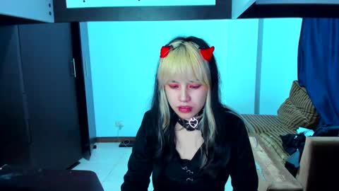 Snapshot of azu_moure chatting on 15, 2, 2025 Azu Moure online show from 15, 2, 2025