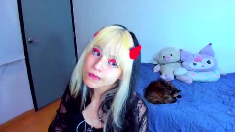 Snapshot of azu_moure chatting on 18, 2, 2025 Azu Moure online show from 18, 2, 2025