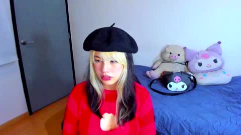 Snapshot of azu_moure chatting on 19, 2, 2025 Azu Moure online show from 19, 2, 2025
