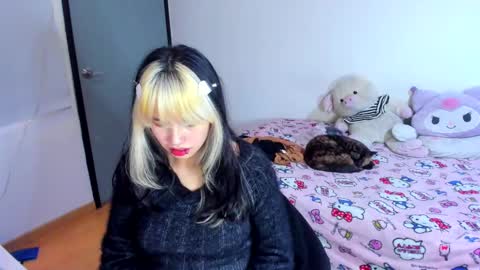 Snapshot of azu_moure chatting on 11, 3, 2025 Azu Moure online show from 11, 3, 2025