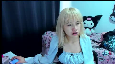 Azu Moure online show from 22, 12, 2025