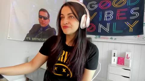 Azucena R online show from 18, 10, 2025