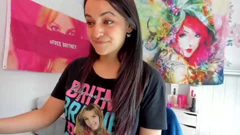 Azucena R online show from 10, 11, 2025