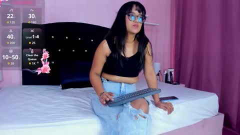 Snapshot of azul_moonn chatting on 12, 10, 2025 azul_moonn online show from 12, 10, 2025