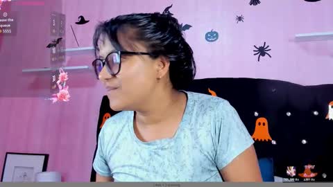 Snapshot of azul_moonn chatting on 4, 11, 2025 azul_moonn online show from 4, 11, 2025