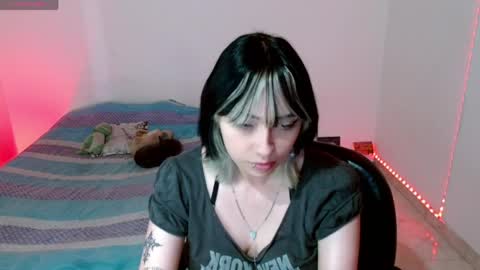 Snapshot of azumi_07 chatting on 18, 5, 2026 Alisson online show from 18, 5, 2026