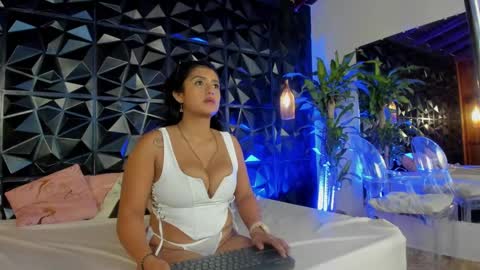 Snapshot of azuraby chatting on 5, 1, 2025 Azuraby online show from 5, 1, 2025