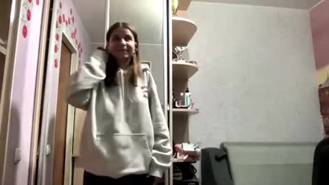 Snapshot of azzieheberly chatting on 28, 7, 2026 Niki online show from 28, 7, 2026