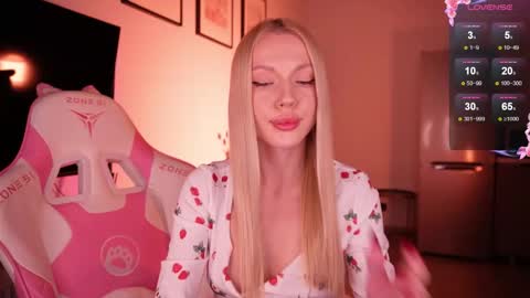 Snapshot of baaby_bon chatting on 22, 9, 2025 Bonnie  online show from 22, 9, 2025