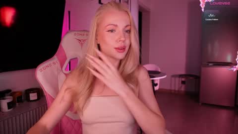 Snapshot of baaby_bon chatting on 29, 9, 2025 Bonnie  online show from 29, 9, 2025