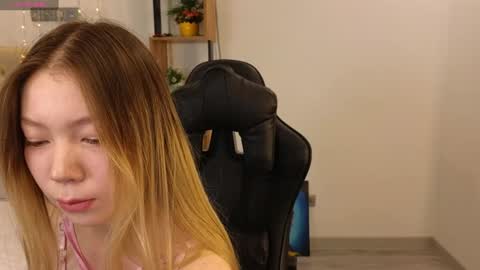 Snapshot of babby_rabbit_ chatting on 8, 1, 2025 Cute Raby online show from 8, 1, 2025
