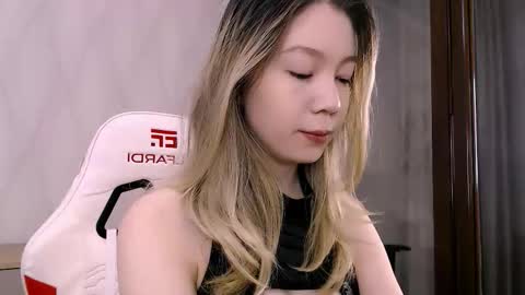 Snapshot of babby_rabbit_ chatting on 5, 11, 2025 Cute Raby online show from 5, 11, 2025