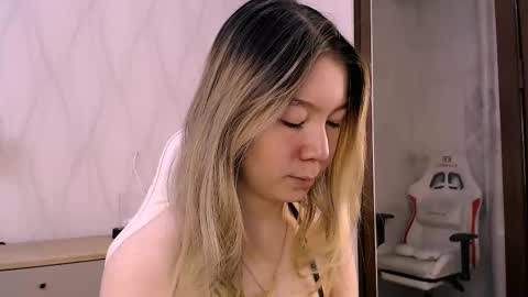 Snapshot of babby_rabbit_ chatting on 12, 11, 2025 Cute Raby online show from 12, 11, 2025