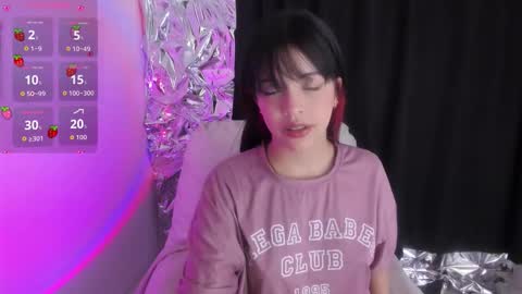 Snapshot of babeblair chatting on 21, 9, 2025 Queen B online show from 21, 9, 2025