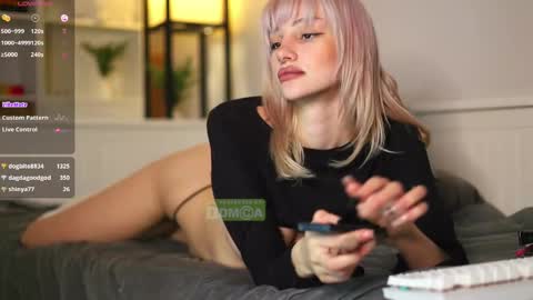 Snapshot of babeholly chatting on 20, 2, 2025 Hey Im your angel Holly online show from 20, 2, 2025