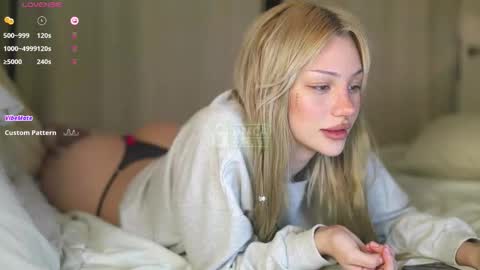 Snapshot of babeholly chatting on 12, 2, 2026 Hey Im your angel Holly online show from 12, 2, 2026