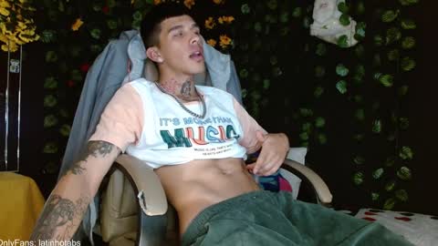 Snapshot of baby_gio chatting on 7, 1, 2025 OF GxoXabs online show from 7, 1, 2025