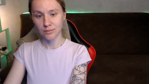 baby_kitte online show from 11, 5, 2026