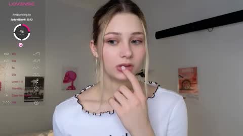 Snapshot of baby_ruth chatting on 22, 10, 2025 Ruth online show from 22, 10, 2025