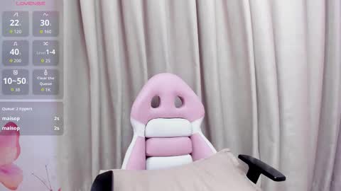 Snapshot of babyabril18 chatting on 7, 11, 2025 Karla online show from 7, 11, 2025