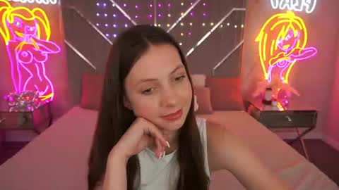 Snapshot of babylumii chatting on 17, 6, 2026 Lady Vi online show from 17, 6, 2026