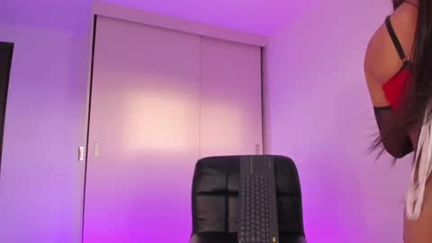 Snapshot of babymiaa__ chatting on 21, 10, 2025 online show from 21, 10, 2025