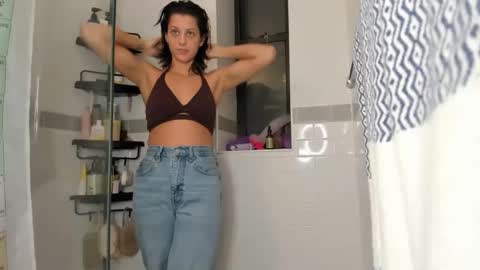 Snapshot of babywolfies chatting on 14, 12, 2025 BabyWolfies online show from 14, 12, 2025