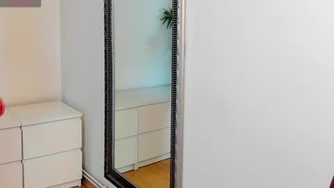 Dora online show from 4, 2, 2026