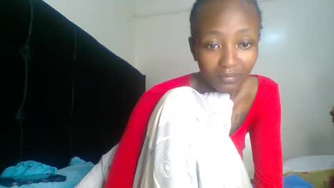 Snapshot of baddie_bunnie chatting on 4, 12, 2025 baddie_bunnie online show from 4, 12, 2025