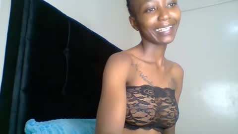 Snapshot of baddie_bunnie chatting on 5, 12, 2025 baddie_bunnie online show from 5, 12, 2025