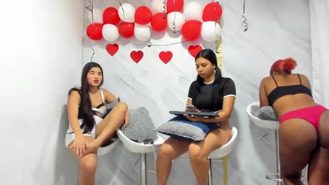 Snapshot of badgirls_000 chatting on 17, 2, 2025 candy and dayan online show from 17, 2, 2025
