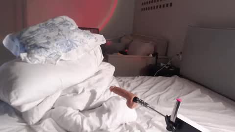 Susie  online every day except weekends    lets use FACK MACHINE in pvt online show from 16, 9, 2025