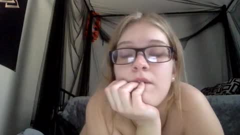 Snapshot of baeblondie chatting on 25, 2, 2025 baeblondie online show from 25, 2, 2025