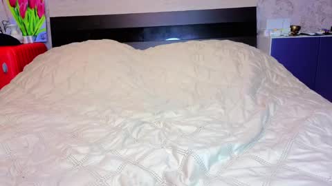 holly online show from 15, 4, 2026