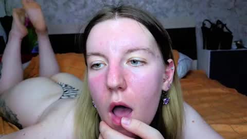 Snapshot of baiambel_mi chatting on 21, 4, 2026 holly online show from 21, 4, 2026