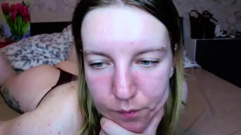 Snapshot of baiambel_mi chatting on 27, 4, 2026 holly online show from 27, 4, 2026
